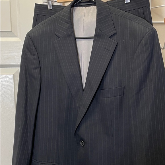 Hugo Boss Charcoal Pinstripe Men's Suit - 36 - Picture 3 of 16